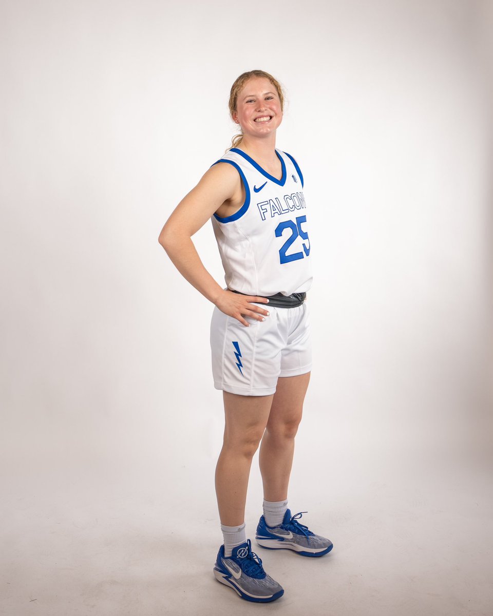 2️⃣5️⃣ days until we get to see this team in their home opener! Till then... meet Emma Lytle our Freshman Guard!

Hometown: Lone Tree, CO     
Class: 2028     
Favorite Athlete: Kobe Bryant 
Go to Hype Song: Bodak Yellow (Cardi B)