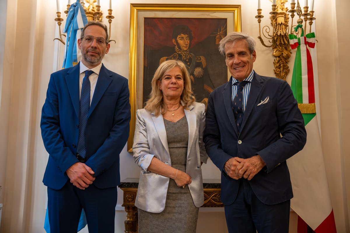 VÍNCULO ESTRATÉGICO CON ITALIA 🇮🇹🇦🇷
El Pte. Ejecutivo, Diego Sucalesca y el Embajador argentino en Italia, Marcelo Giusto, mantuvieron reuniones de trabajo con cámaras y organismos italianos para promover las exportaciones y generar oportunidades para ambos países.