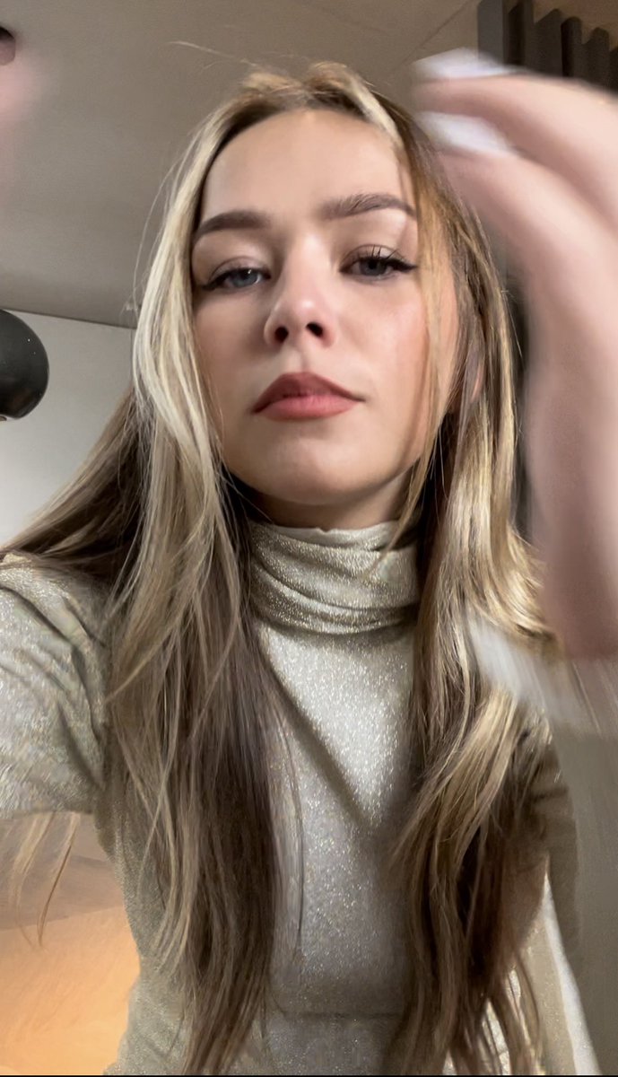 ConnieTalbot's tweet photo. Showtime in Frankfurt 🤍🤍🤍🤍 https://t.co/uD6BkVgXA8