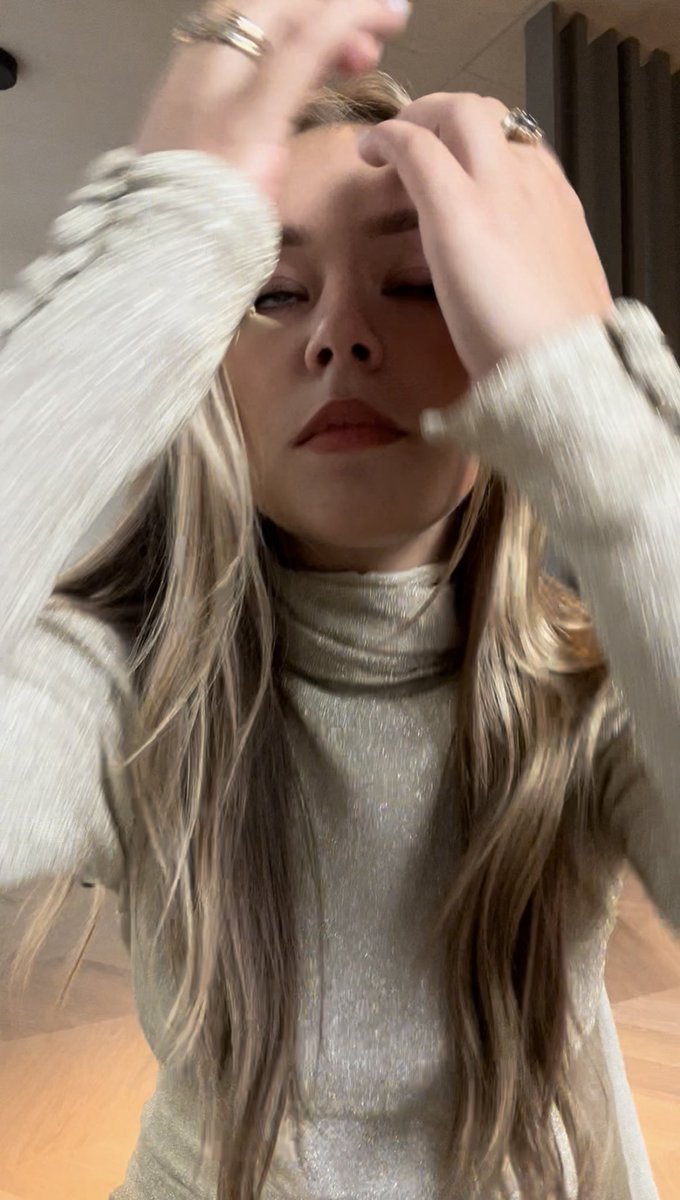 ConnieTalbot's tweet photo. Showtime in Frankfurt 🤍🤍🤍🤍 https://t.co/uD6BkVgXA8