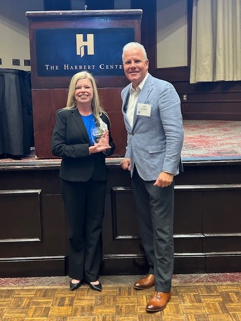 SmartBank's tweet photo. Exciting news! Haven Duff, Corporate Relationship Manager, and Allen Hamilton, Southwest Alabama Market President, have been named Business Alabama's 2024 Rising Stars of Banking! 🌟 Allen’s award was accepted on his behalf by Lee Smith. Congrats to both! #RisingStars #SmartBank https://t.co/2ci4o4cYcZ