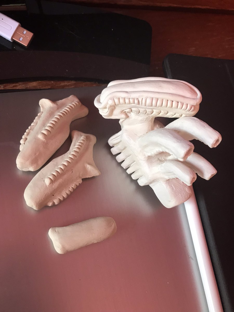 FurryVexx's tweet photo. My friends bday was the other day, so I started making a clay fursona sculpture!! Hopefully I’ll get better with this practice, the Xenomorph is on the back burner for the moment 
#claysculpting #fursona #furryart #sculpt #clayfurryart #claysculptureart #fursonasculpture #furries https://t.co/hNkjPPW6Gv