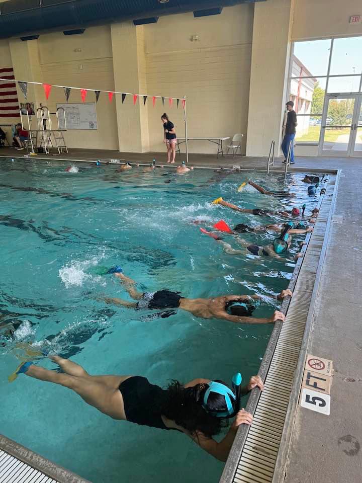 JFBHSRebels's tweet image. Rebels traded in their regular shoes for flippers today in Aquatic Sports! 🌊🐠 Nothing like snorkeling to make a splash in class! #AquaticSports #WeAreD5 💙❤️