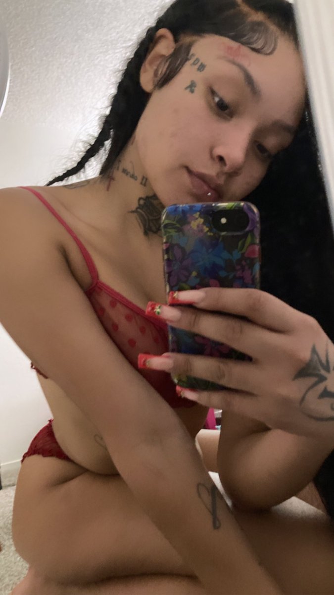 YellaWet's tweet photo. 4 shots of yo body im faded 😋 https://t.co/aRNJNsf94P