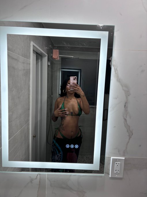 Watch video vixen ✨'s leaked NSFW photo on TwXstars