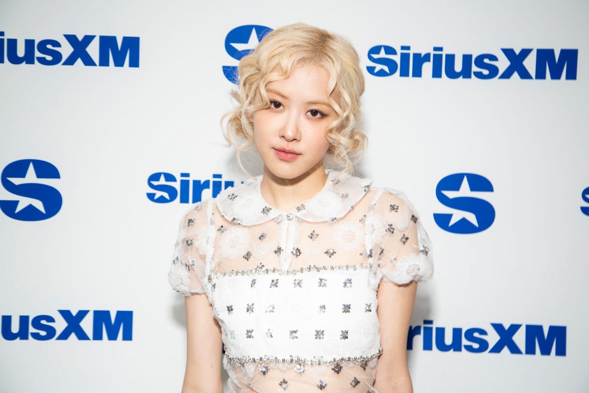 jenniesrenes's tweet photo. rosé at siriusxm studios 🤍 https://t.co/B6iTCVCDQ4