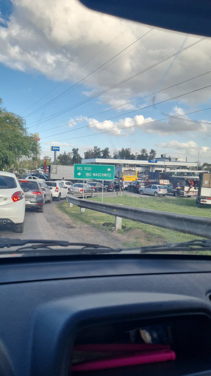grachuberger's tweet photo. @AlertasTransito caos en Panamericana ramal pilar. Altura Rita 26. Hace una hora en la rampa de bajada
Que pasa ? #Alerta https://t.co/mg2QCeBxYA