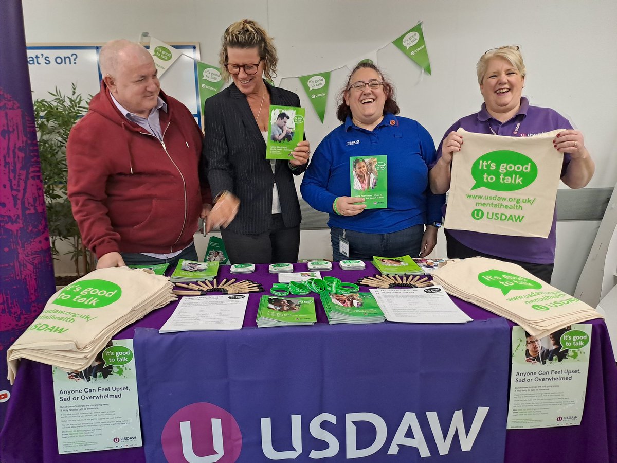At Tesco Gatwick, supporting <a href="/Reyes72008426/">Reyes</a> in raising awareness of "Mental Health in the Workplace" with Store Manager, Douglas McDermott, AC2 Rep &amp; Stand Down Reps! #itsgoodtotalk #MentalHealthDay <a href="/NeilButcha29780/">Neil butchart</a> 
<a href="/UsdawSouthern/">USDAW Southern</a> <a href="/UsdawUnion/">UsdawUnion</a>