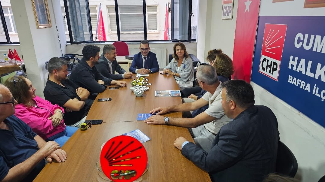 Aydıner holding yönetim kurulu üyesi Nur Aydıner Meral hanımefendi ile CHP Bafra ilçe başkanlığını ziyaret ederek hayırlı olsun dileklerimizi ilettik. Misafirperlikleri için ilçe başkanı Avukat Serkan Dönüm ve yönetim kurulu üyelerine teşekkür ederiz.