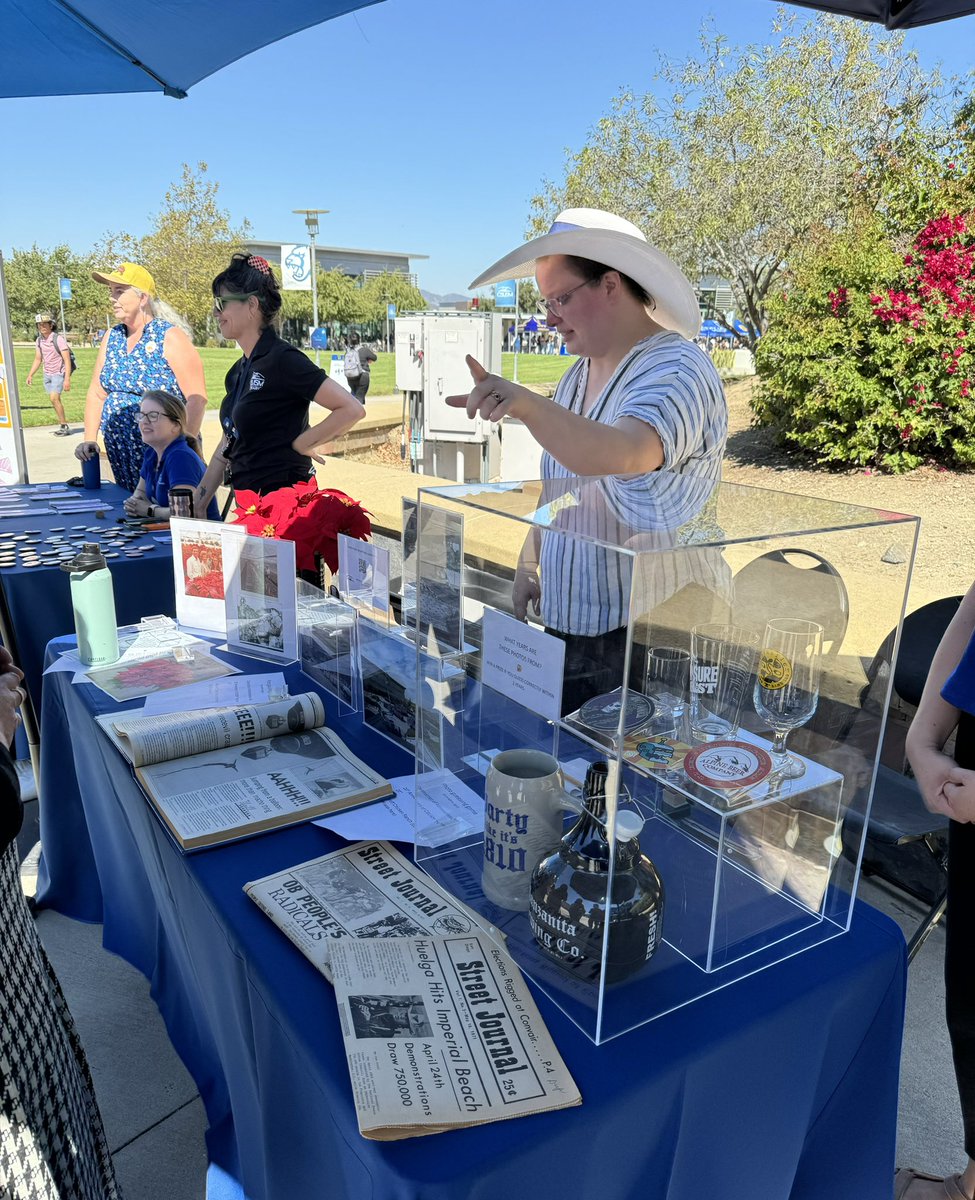 vpsadiaz's tweet image. Congratulations to the @csusm_library for celebrating #20Years of serving the CSUSM community and supporting student success by providing students with resources, and support throughout  their academic journey. 🐾🩵📚