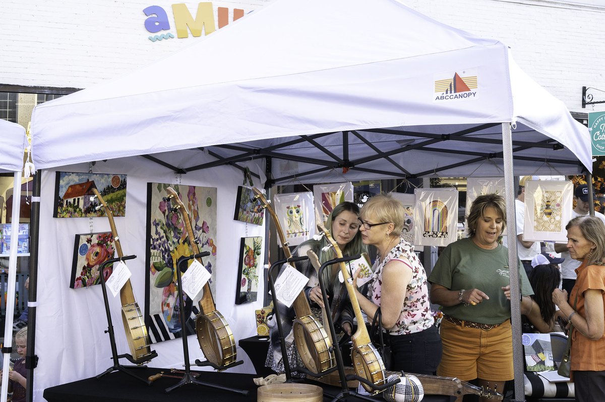 Do you have your calendars marked for Columbia Main Street's 2nd Annual Fall Fest THIS Saturday from 2pm-8pm? 📅

Enjoy craft vendors, food trucks, a chili cook off (ticketed), fun zone activities, live music, seeing painted pumpkins by businesses, &amp; more! 🎃🛍

#VisitColumbiaTN