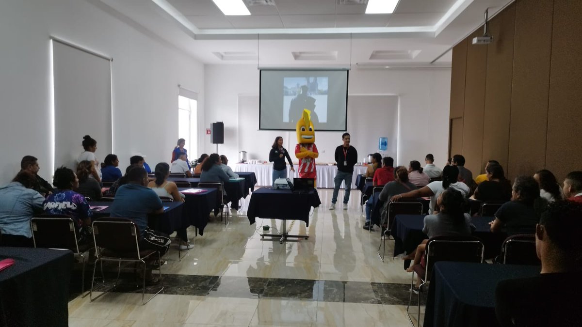 #RayosDeLuz | <a href="/SahiryCruz/">Sahiry Cruz</a> de <a href="/NecaxaFemenil/">✨Centellas Club Necaxa⚡️</a>, fungió el día de ayer como "Guía de bien llegada", dando la bienvenida a Aguascalientes a personas beneficiadas por el programa de integración local de <a href="/AcnurMexico/">ACNUR México</a>.