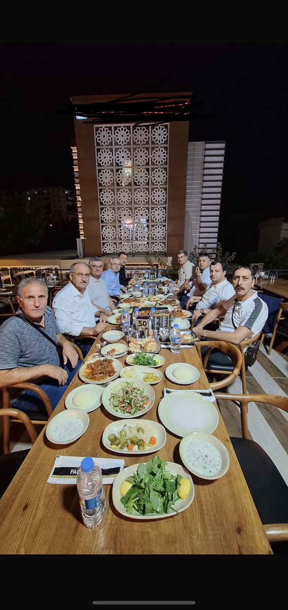 Dostlarla güzel bir akşam