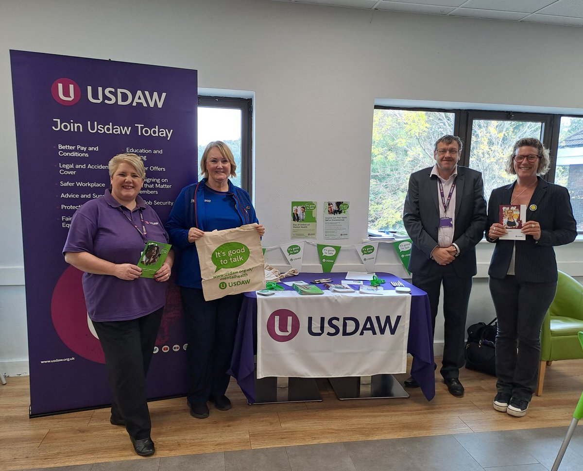 Renburlin09's tweet photo. At Tesco Crawley,supporting instore Rep, Juliet Povey, in raising awareness of "Mental Health in the Workplace" with AC2 Rep &amp; Stand Down Reps! @rabdonnelly2010 @gulljamie1 @PaddyLillisGS @DaveMccrossen @michael34145261 @DanielAdams79 @NeilButcha29780 @UsdawSouthern @UsdawUnion https://t.co/eOtSMsdym8