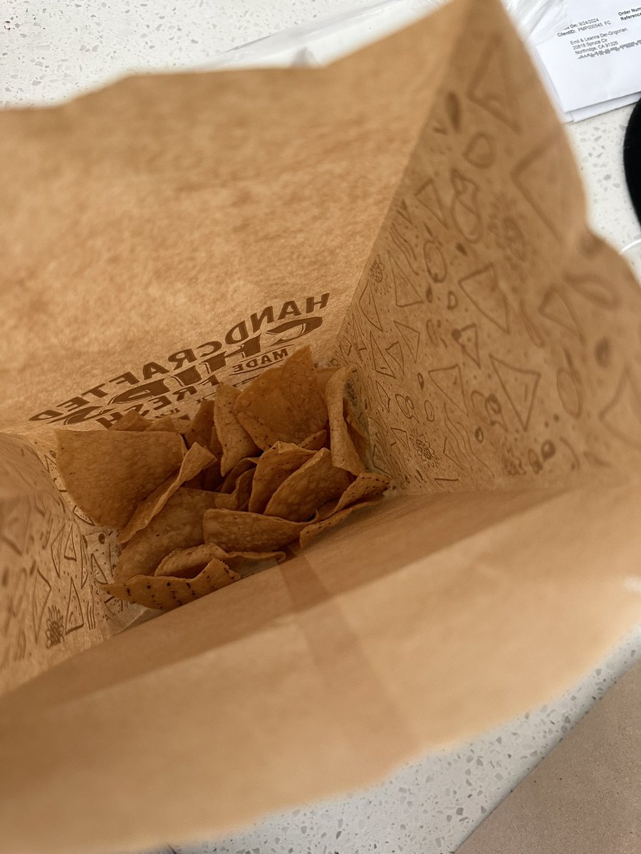 Emildg's tweet photo. “Large chips” huh, @ChipotleTweets https://t.co/DmUteK8PtP