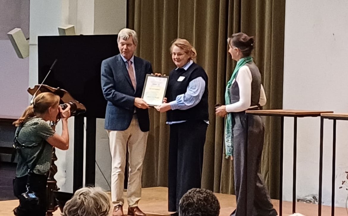 IlonaLesscher's tweet image. De Geert Reinders penning is dit jaar voor Marina Schuttert voor haar werk als varkensdierenarts en haar bevlogen inzet voor die sector!