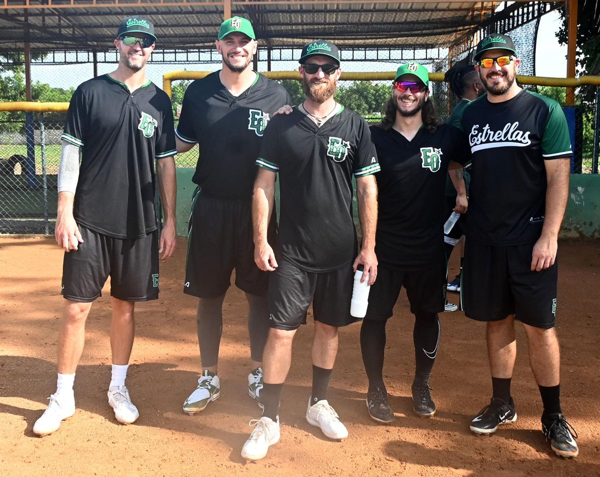 EOBASEBALLCLUB's tweet photo. Nuestros 5 lanzadores norteamericanos están entrenando con el club: Walker Lockett, Patrick Weigel, Spencer Patton, Tom Hackimer y Zack Lowther. Ellos junto al panameño Andy  Otero y el cubano Jorge Martínez refuerzan nuestro sólido cuerpo de lanzadores. https://t.co/EimmiW7kHo