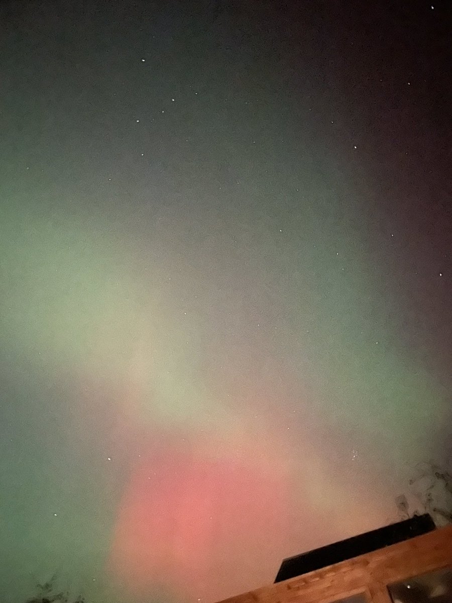 BBCDA1's tweet image. Northern Lifht visible over Ballycanew now @wexfordcoco @Wexford_Weekly @WexfordLocalDev @GoreyGuardian @moviesatgorey @GoreyL_Theatre @cllrglawlor @cllrmsheehan @LeonardKelly45 @malcolmbyrne @VeronaMurphyInd