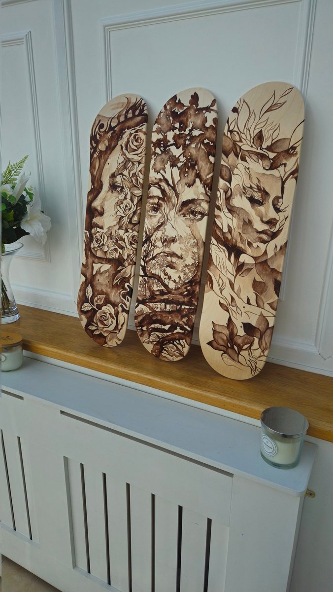 Acrylic and colour pencil on skate deck.
#art #drawing #portraitpainting #liverpoolartist #artbydoc #contemporaryart