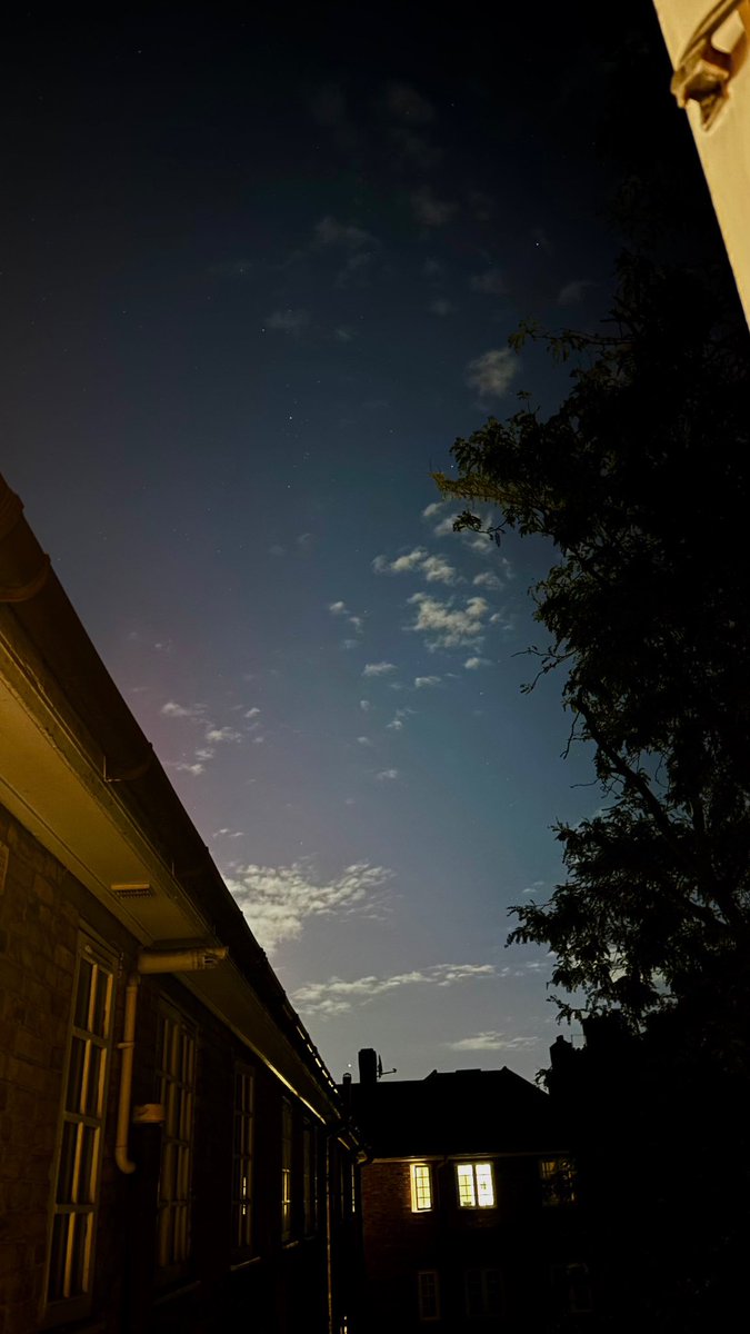 Northern lights just about visible through an iphone in Wandsworth, SW London #northernlights