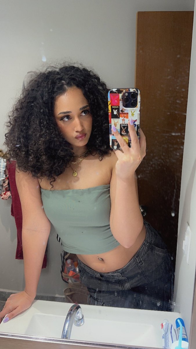 devaningram10's tweet photo. Ignore the dirty mirror https://t.co/x9TAxEO6Pa