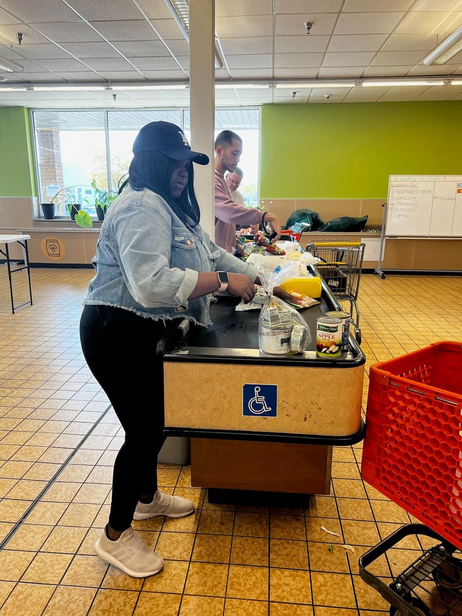 JMLBA's tweet image. Over the weekend, volunteers from JMLBA generously gave their time to assist at the Mid-Ohio Food Collective - Gantz Road Market.

 If you have any suggestions for community service activities or wish to join JMLBA's community service projects, feel free to reach out!