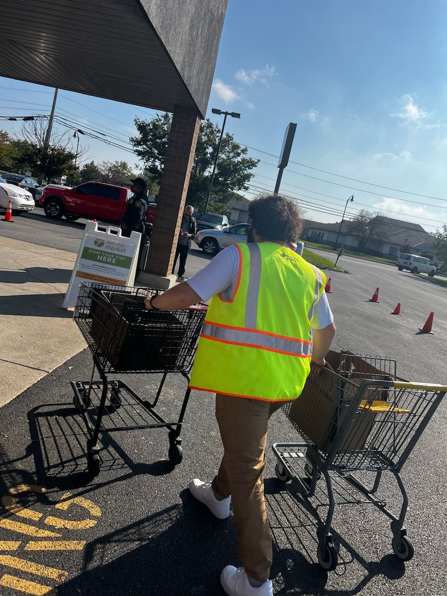 JMLBA's tweet image. Over the weekend, volunteers from JMLBA generously gave their time to assist at the Mid-Ohio Food Collective - Gantz Road Market.

 If you have any suggestions for community service activities or wish to join JMLBA's community service projects, feel free to reach out!