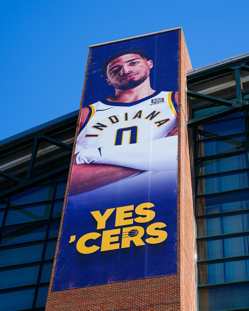 Pacers's tweet photo. new addition to @GainbridgeFH 🤩

a Tyrese Haliburton banner was installed on the side of Gainbridge Fieldhouse today 🔥

#YesCers https://t.co/bypPQdWpqr