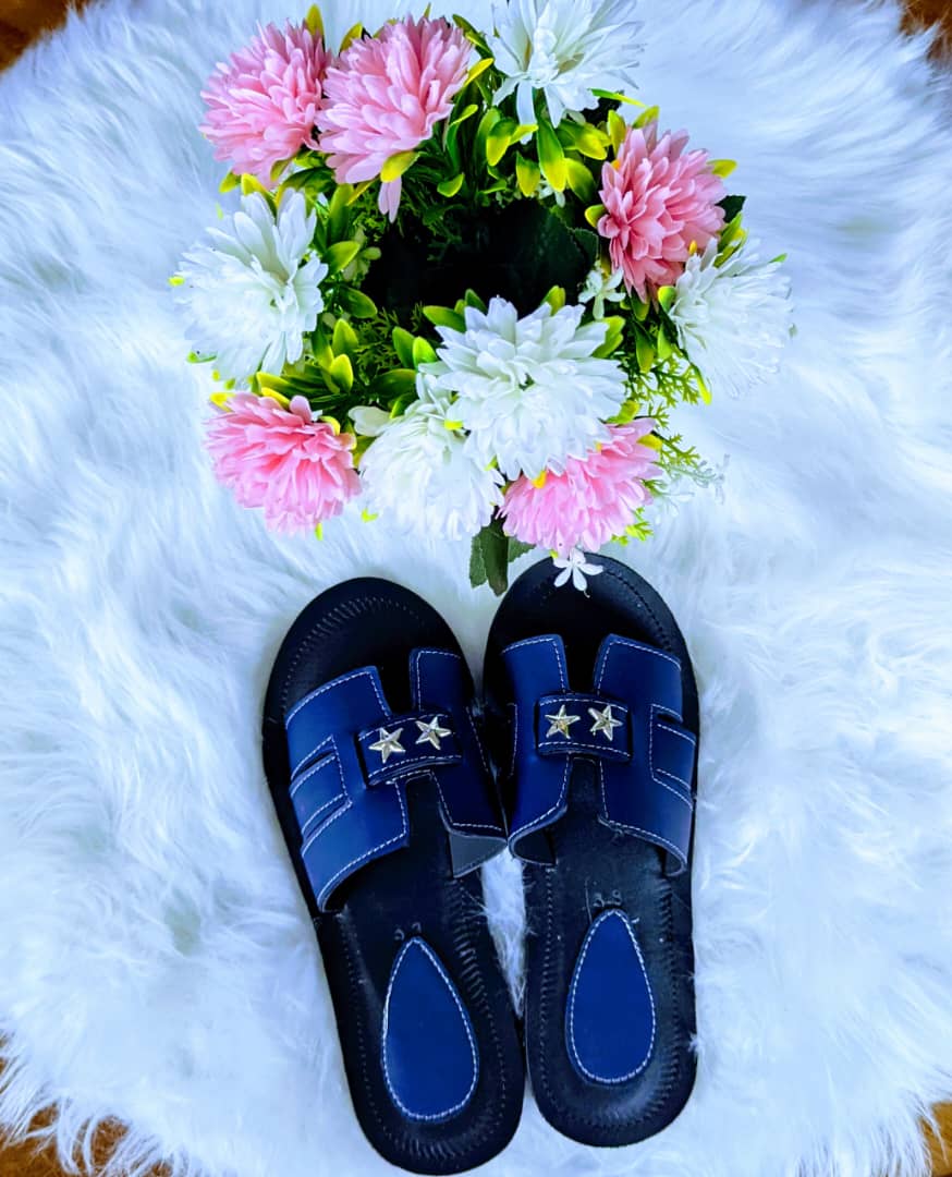 Sendo za Ngozi za kike (W) 
TSH 12,000/=
Size 37-40
#0782491941