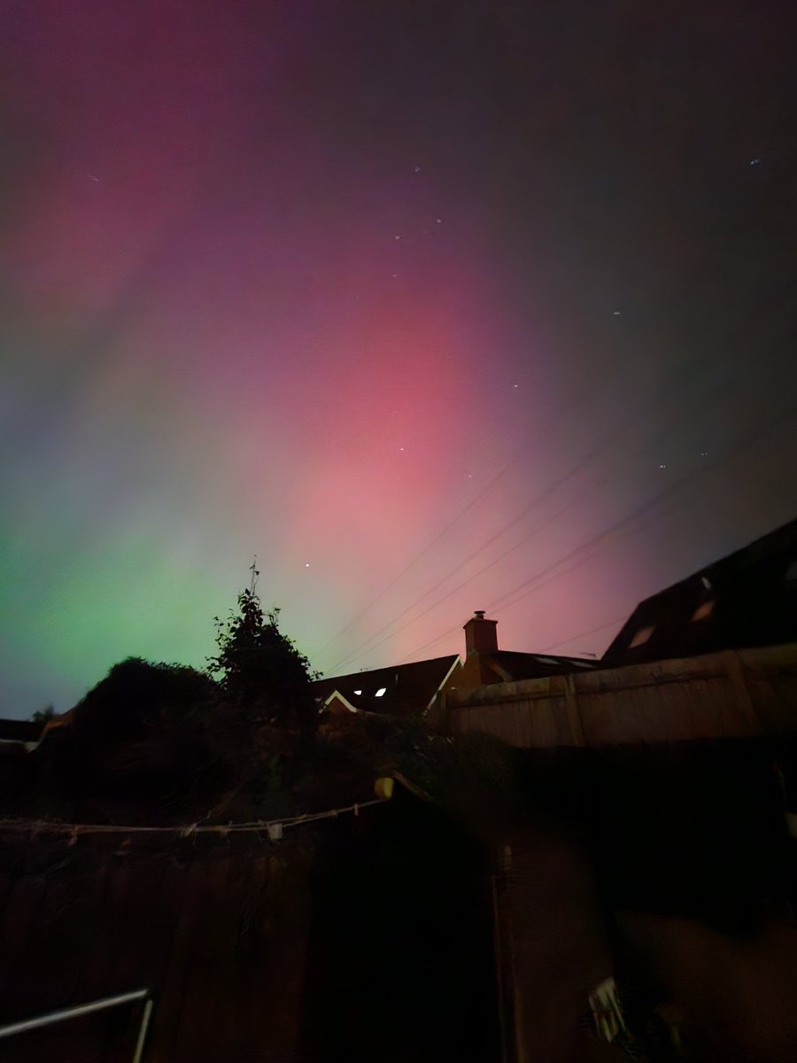 MrsBump's tweet photo. #aurora #belfast https://t.co/6dSniUPOwW