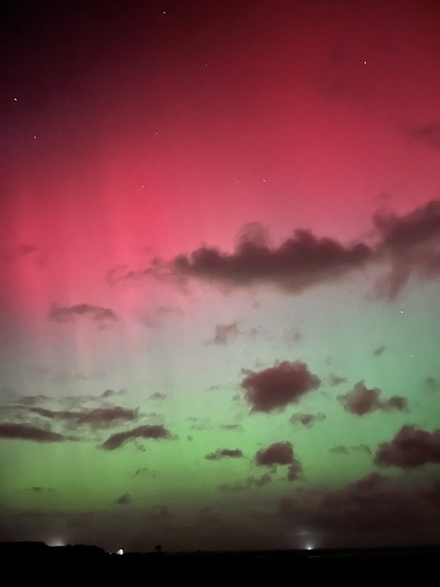 buitengebieden's tweet photo. Wow!!

Northern Lights in front of my house right now.. 

Near Lauwersoog, The Netherlands

#aurora #noorderlicht https://t.co/mT73Pw3X8h