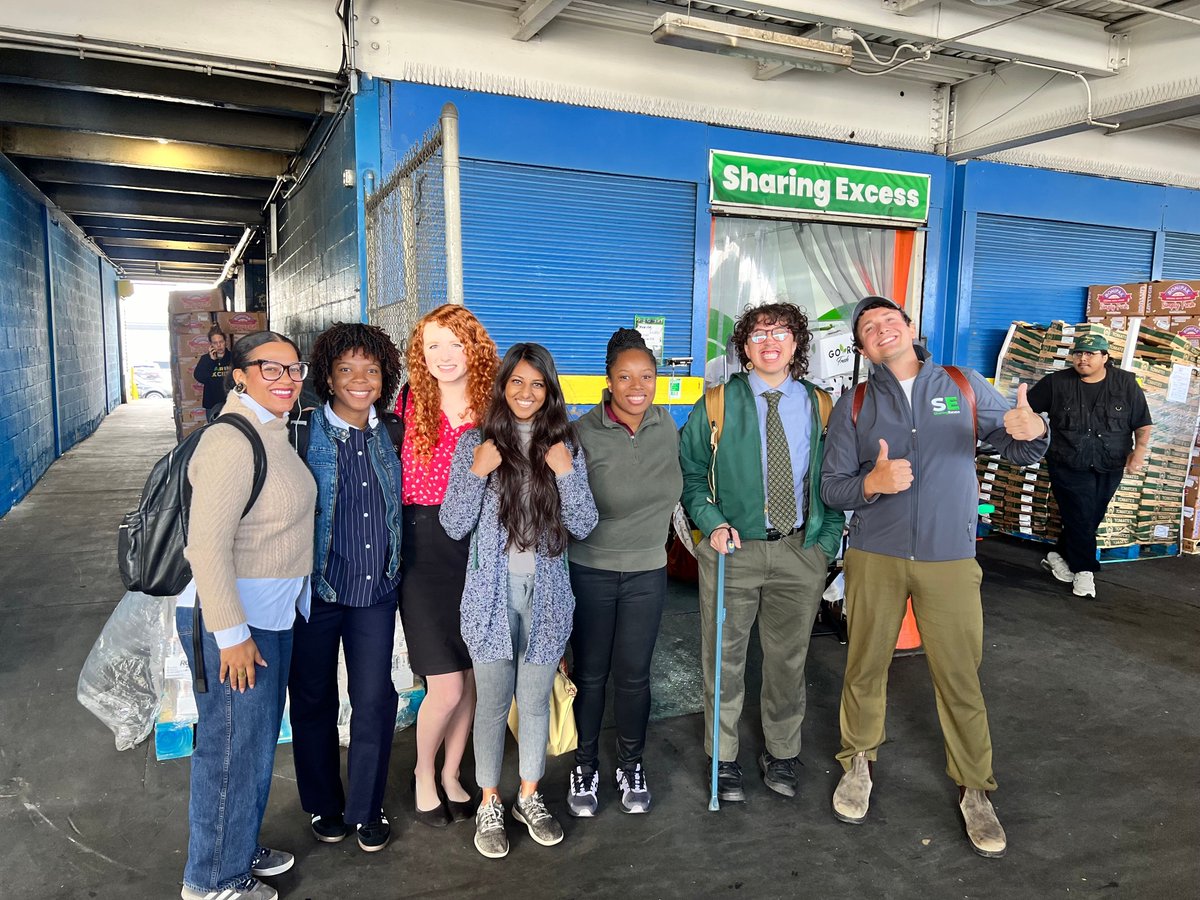 NYC Mayor's Office of Food Policy (@nycfood) on Twitter photo Last week, <a href="/SharingExcess/">Sharing Excess</a> Founder <a href="/EvanEhlers/">Evan Ehlers</a> gave MOFP a tour at <a href="/huntspointmkt/">Hunts Point Produce Market</a>. Sharing Excess rescues 200,000 lbs of food every week and works with community-based partners to redistribute fresh produce throughout NYC, reducing food waste and feeding New Yorkers! ๐๐ฝ๐
Last week, <a href="/SharingExcess/">Sharing Excess</a> Founder <a href="/EvanEhlers/">Evan Ehlers</a> gave MOFP a tour at <a href="/huntspointmkt/">Hunts Point Produce Market</a>. Sharing Excess rescues 200,000 lbs of food every week and works with community-based partners to redistribute fresh produce throughout NYC, reducing food waste and feeding New Yorkers! ๐๐ฝ๐