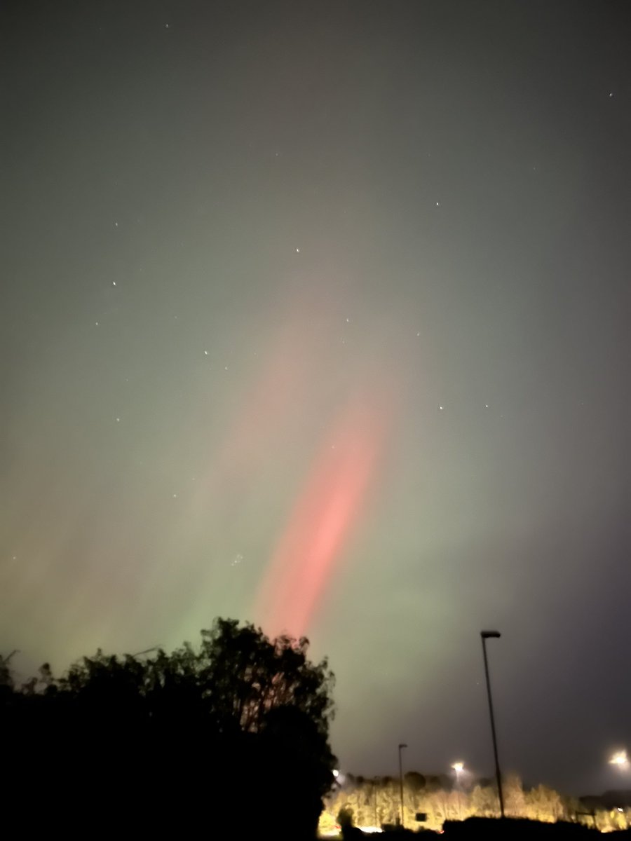 philippat's tweet photo. Absolutely buzzing. Just nipped down to Sam’s in my PJ ‘s mind 🫣but I got to see the northern lights. That’s another thing ticked off my bucket list https://t.co/Bp17v9jdSL