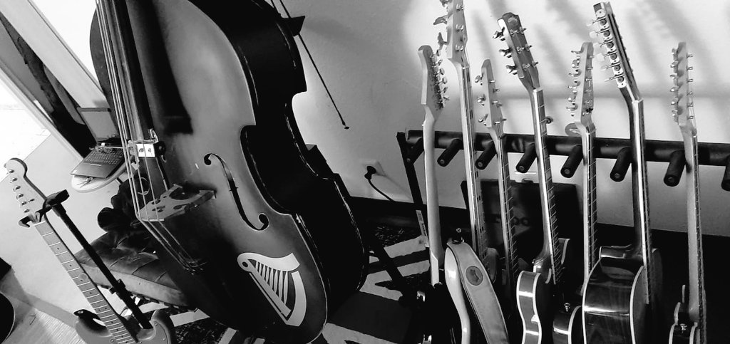 BonesBonn's tweet photo. Die Proben für unser Benefizkonzert zugunsten des Ambulanten Kinder und #Jugendhospizdienstes laufen! Wir spielen vorher noch ein kleines #Flüsterkonzert im Gasthof Weihs in Kreuzberg / #Ahr. Die großartigen #Fluthelfer und ehrenamtlichen Stollenbäcker sind da! 26.10.24, 20h. https://t.co/98IBe47gWv