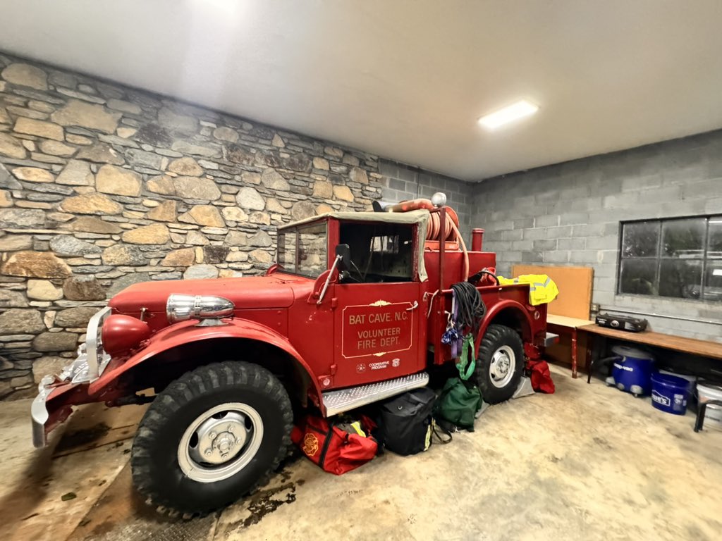 chefjoseandres's tweet image. You are not accurate. I landed there 4 days in a row. They had plenty of water . They had food. And I deliver more myself and people were in high spirits under the circumstances. We gave them cat and dog food few people had animals. Solar lights. Cleaning stuff. The team you see…