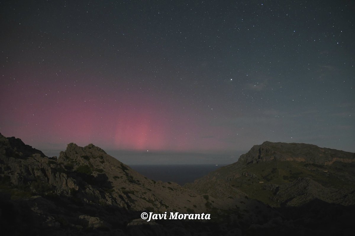 JaviMoranta's tweet photo. Aurora des d,el Nus de sa Corbata, a Mallorca 
@AEMET_Baleares @TempsIB3 @estelsiplanetes @rbmeteonews @RedSpmn @aquilatierratve @lasextameteo @ElTiempoes @apod @AstronomyMag @Josep_Trigo @xcifrec @MiquelSalamanca @UHmallorca @diariomallorca @arabalears https://t.co/zhLkKy9D3L