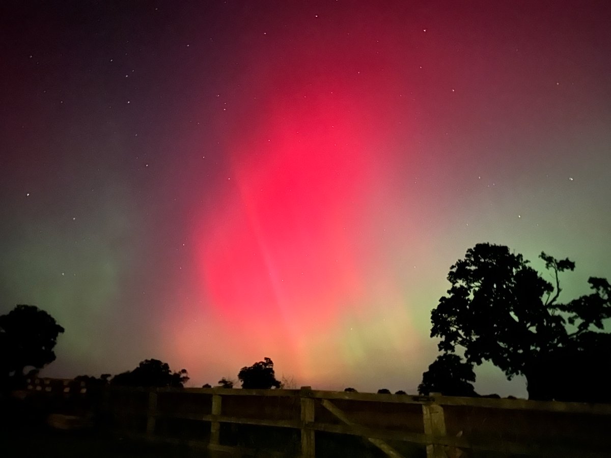 Kay Griffiths MBE (@brookiewookie15) on Twitter photo Itās getting better! #aurora #myddle #Shropshire <a href="/shropastrosoc/">Shropshire Astronomical Society</a> <a href="/ShropshireStar/">Shropshire Star</a> Itās getting better! #aurora #myddle #Shropshire <a href="/shropastrosoc/">Shropshire Astronomical Society</a> <a href="/ShropshireStar/">Shropshire Star</a>