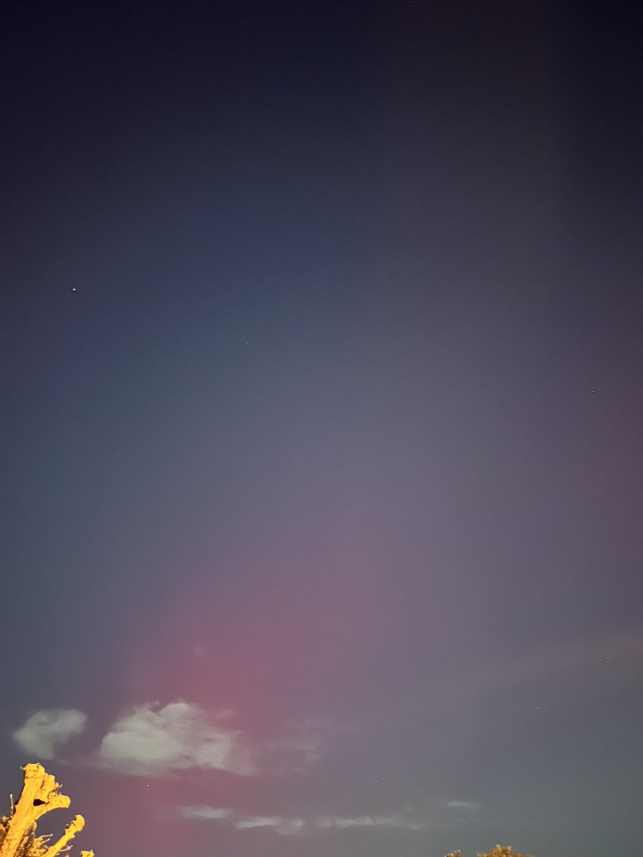 If you like me missed the northern lights last time bc you were eating chocolate and watching Netflix you can see it in west London rn