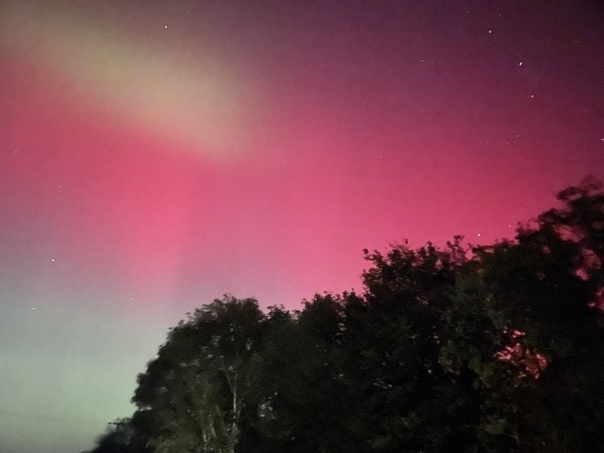 Northern lights in Essex right now