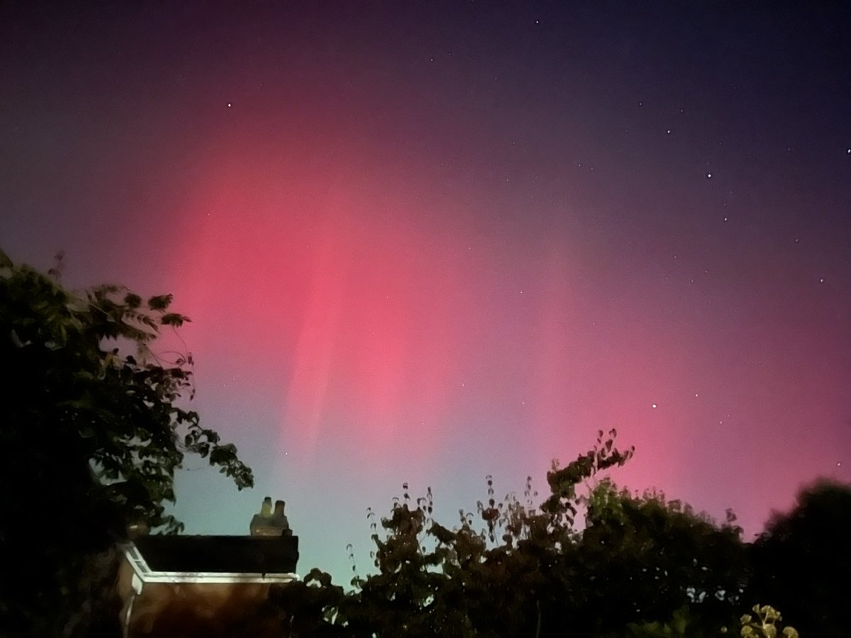markgstanton's tweet photo. Wow! #worcester #aurora #northernlights https://t.co/ARMZ4VHsph