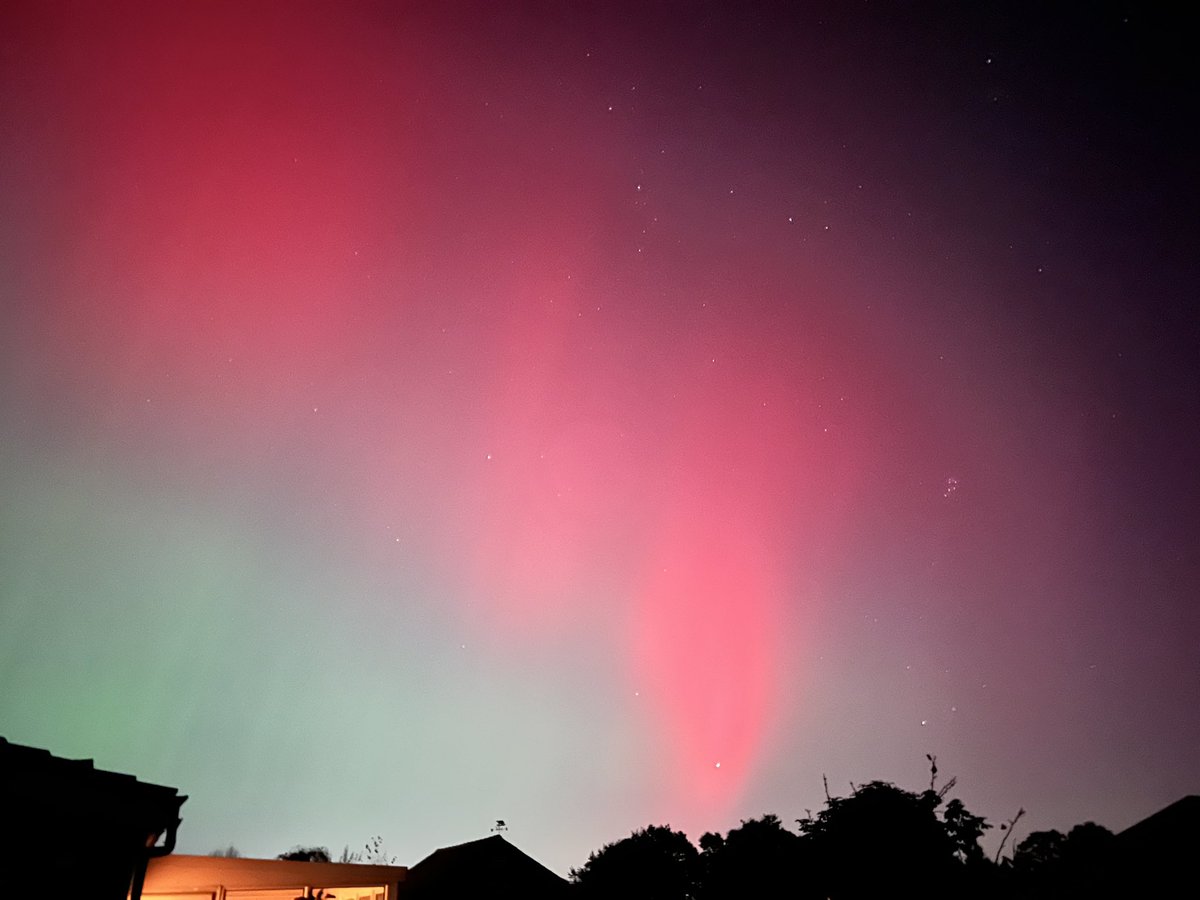 wrightyboyandy's tweet image. Sometimes it’s fun to look up at the stars and just wonder. @ProfBrianCox #aurora #cheshire #antrobus.