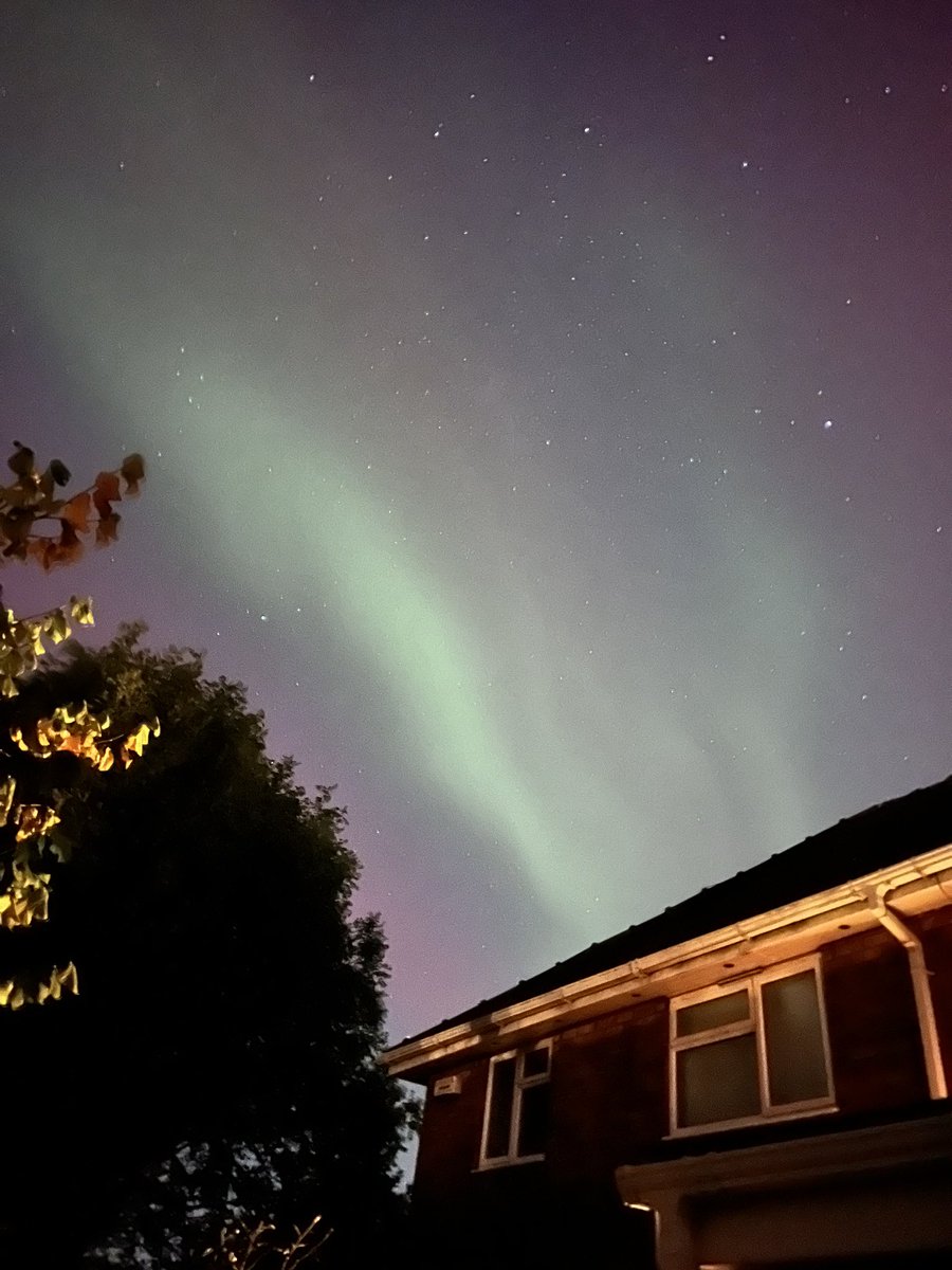 wrightyboyandy's tweet image. Sometimes it’s fun to look up at the stars and just wonder. @ProfBrianCox #aurora #cheshire #antrobus.