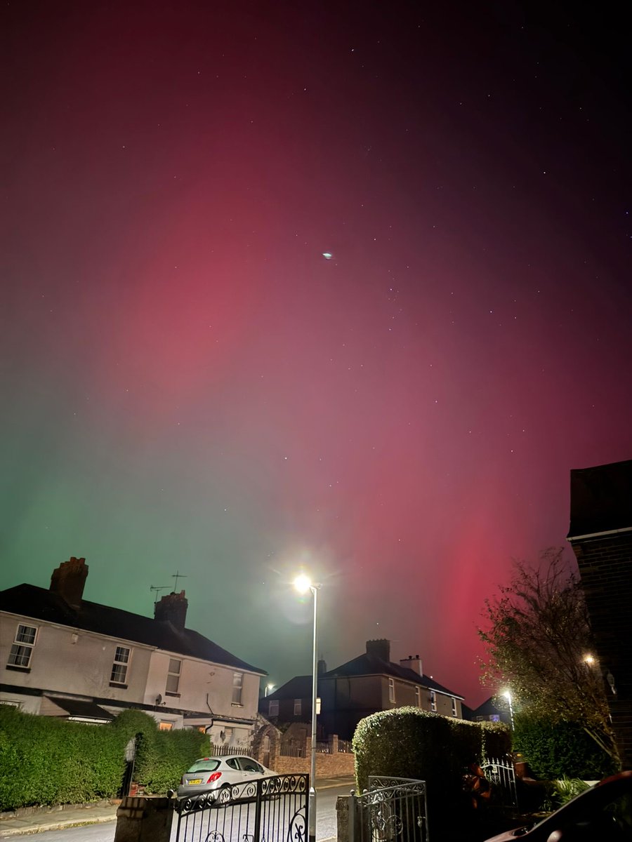 Well what a show of the northern lights just now x beautiful 👌 never seen anything like it over my house 🏠 x
