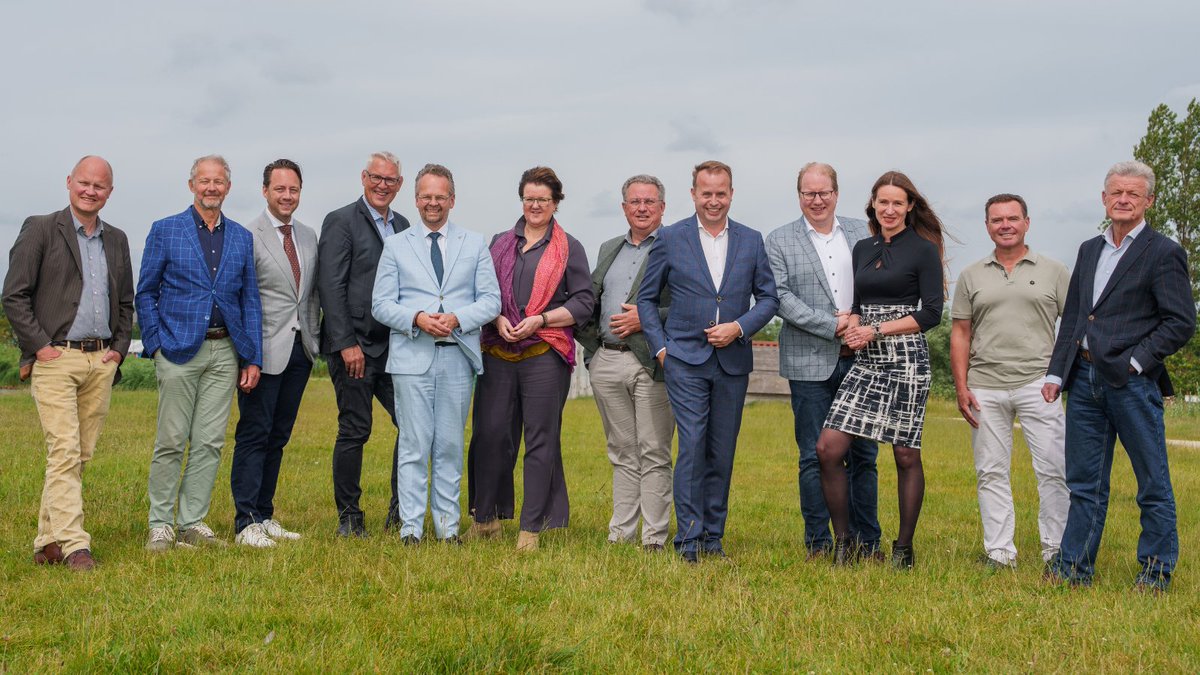 Economie071's tweet photo. Onze partners werken nauw samen om de regionale #economie te versterken. Onderzoek toont aan dat het cruciaal is om dit te blijven doen. 'Laten we onze sterke sectoren maximaal ondersteunen en slim inspelen op de aandachtspunten', aldus onze voorzitter. https://t.co/PNhq9Bx5zo https://t.co/Azgid6D4qb