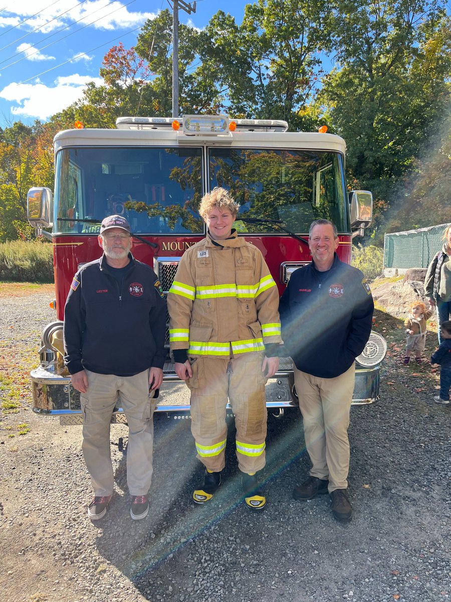 MLCDS_NJ's tweet photo. What a great day with a visit from the Mt. Lakes Volunteer Fire Dept.   We learned so much about fire safety too! https://t.co/B9FL2P7pSQ