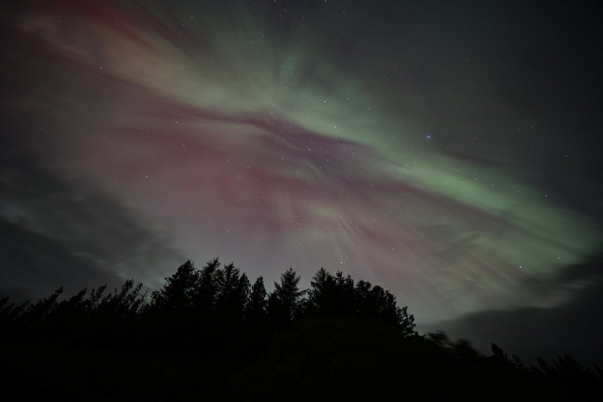 And then the Aurora really kicked off over Skye and Raasay
#aurora #auroraborealis #northernlights #Skye <a href="/BobOnSkye/">Bob Moss 🏴󠁧󠁢󠁳󠁣󠁴󠁿</a>