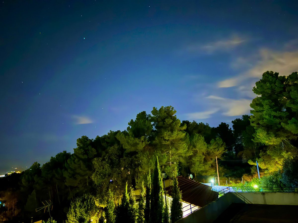 Avui les aurores les hem vist més tímides des de #Corberadellobregat potser més de matinada guanyin... <a href="/estelsiplanetes/">Joan Anton Català Amigó</a> La segona és processada