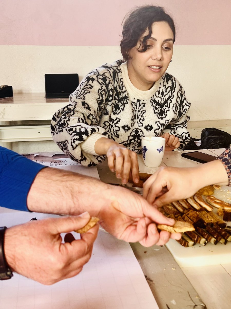 Social label ® tweet media