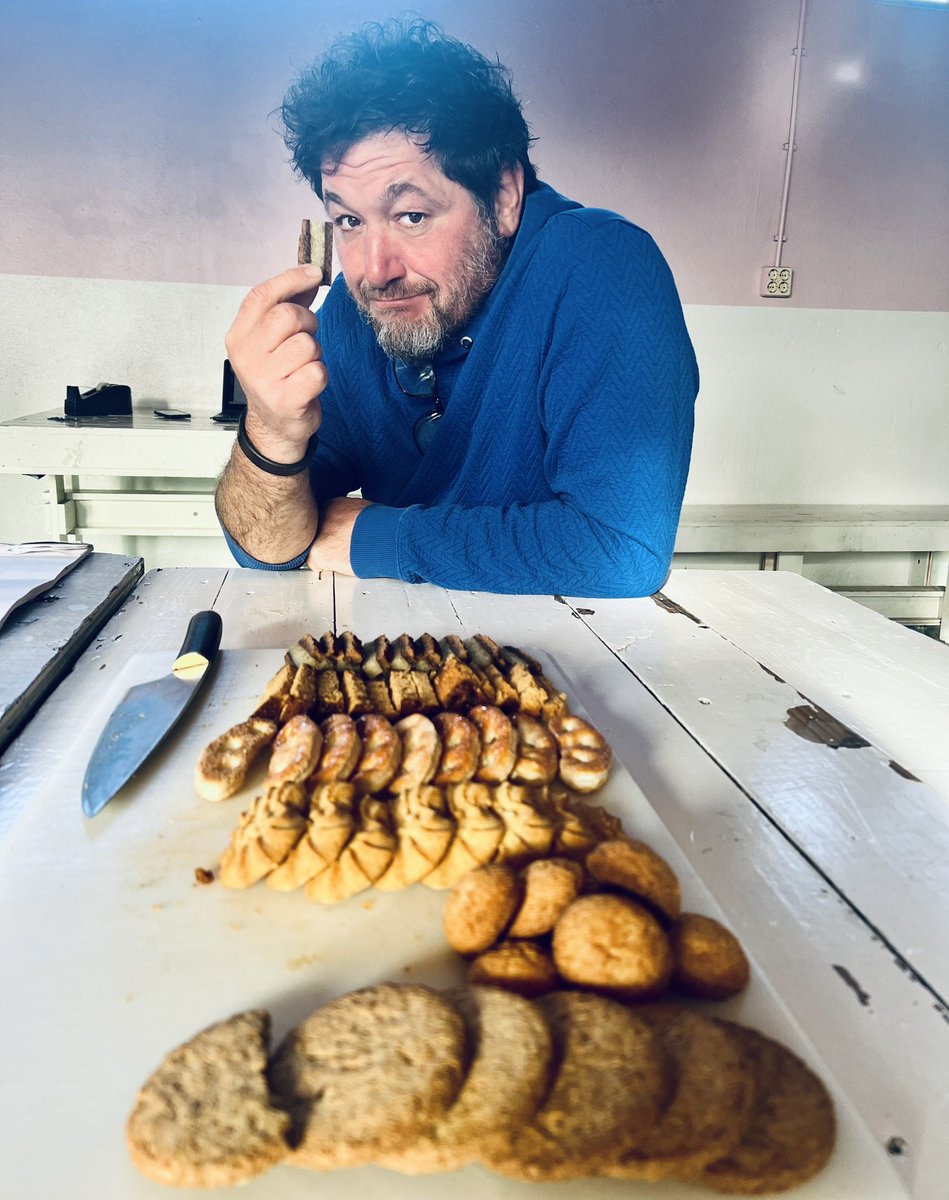 Social label ® tweet media