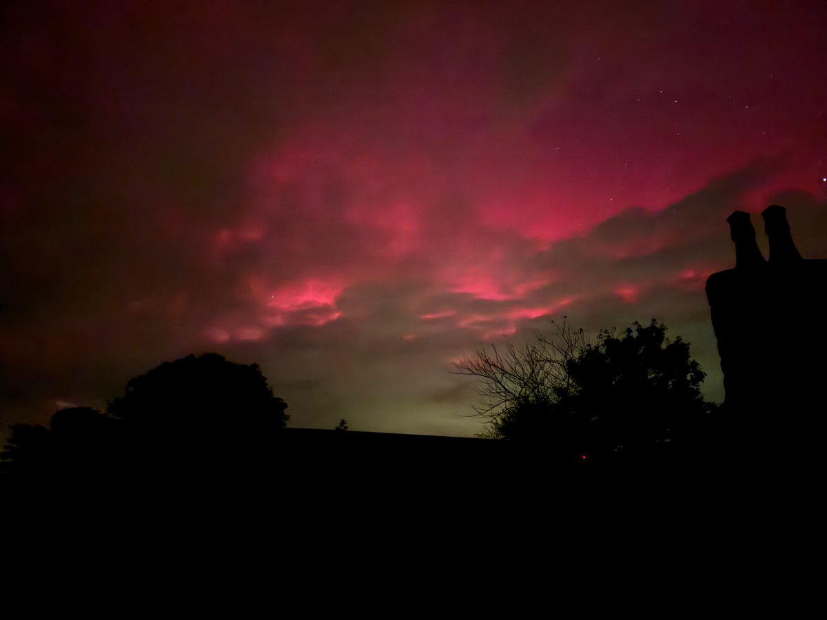 Ça ne semble pas se calmer pour le moment (nord Mayenne)

#auroreboreale
